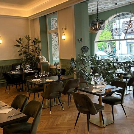 Logis Hotel Restaurant Grand Hotel De Lyon Вал-ле-Бан Екстериор снимка