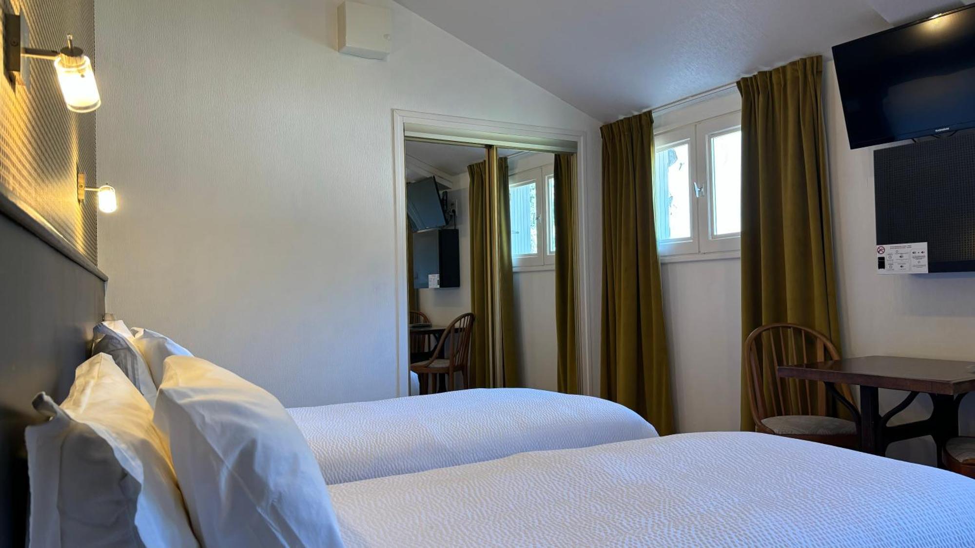 Logis Hotel Restaurant Grand Hotel De Lyon Вал-ле-Бан Екстериор снимка