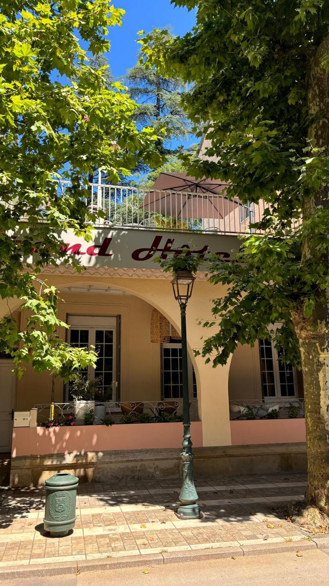 Logis Hotel Restaurant Grand Hotel De Lyon Вал-ле-Бан Екстериор снимка