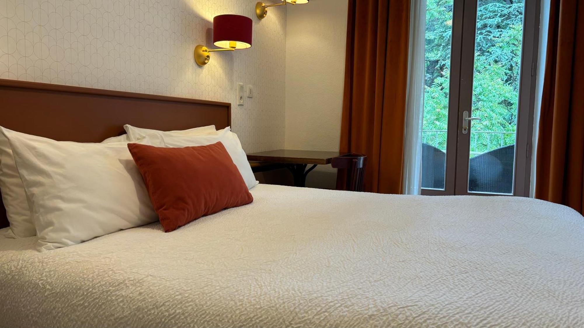 Logis Hotel Restaurant Grand Hotel De Lyon Вал-ле-Бан Екстериор снимка