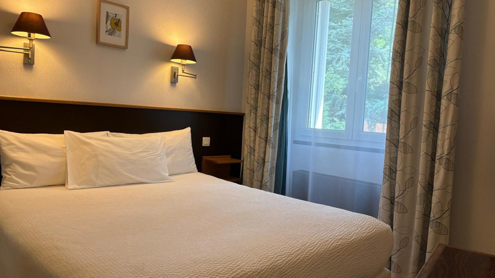 Logis Hotel Restaurant Grand Hotel De Lyon Вал-ле-Бан Екстериор снимка