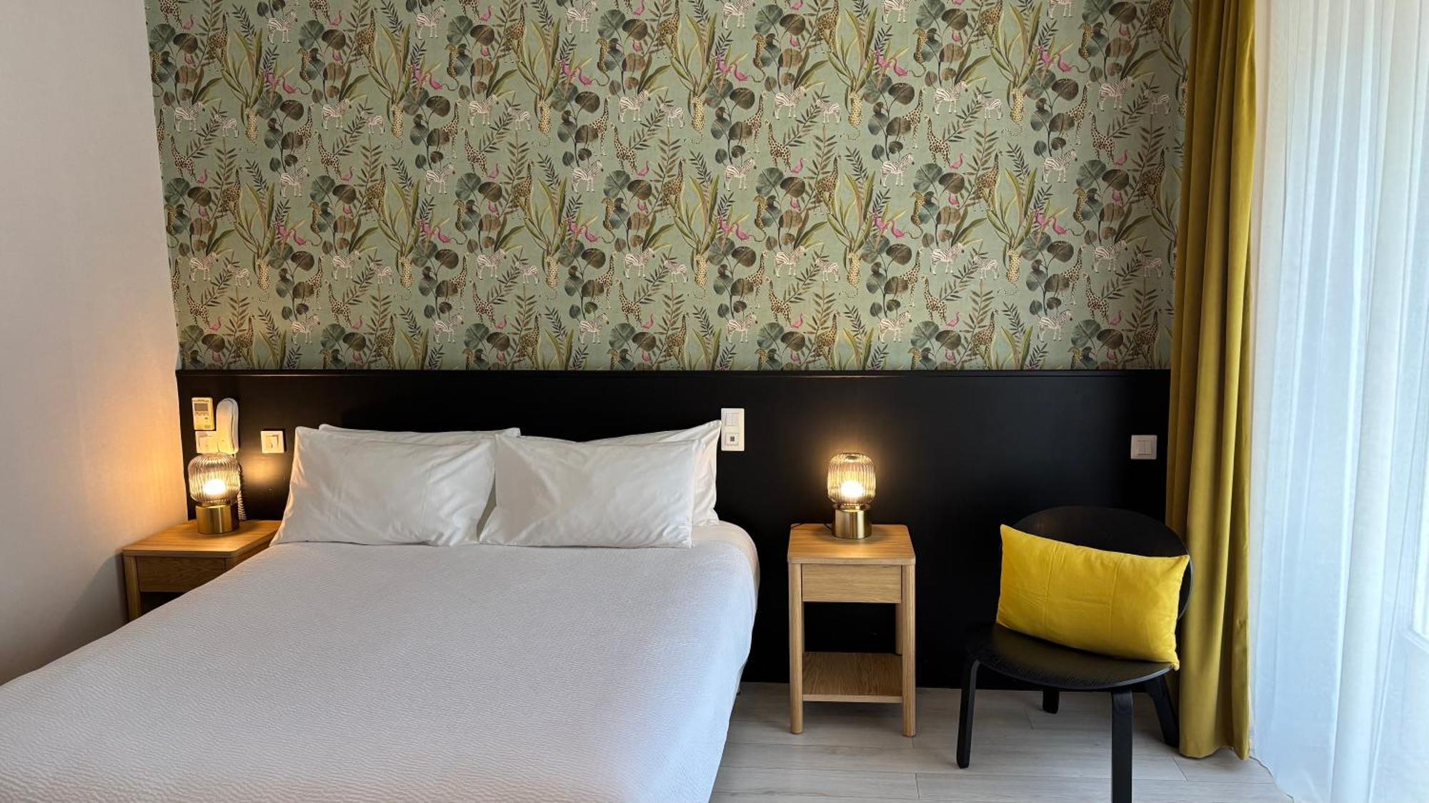 Logis Hotel Restaurant Grand Hotel De Lyon Вал-ле-Бан Екстериор снимка