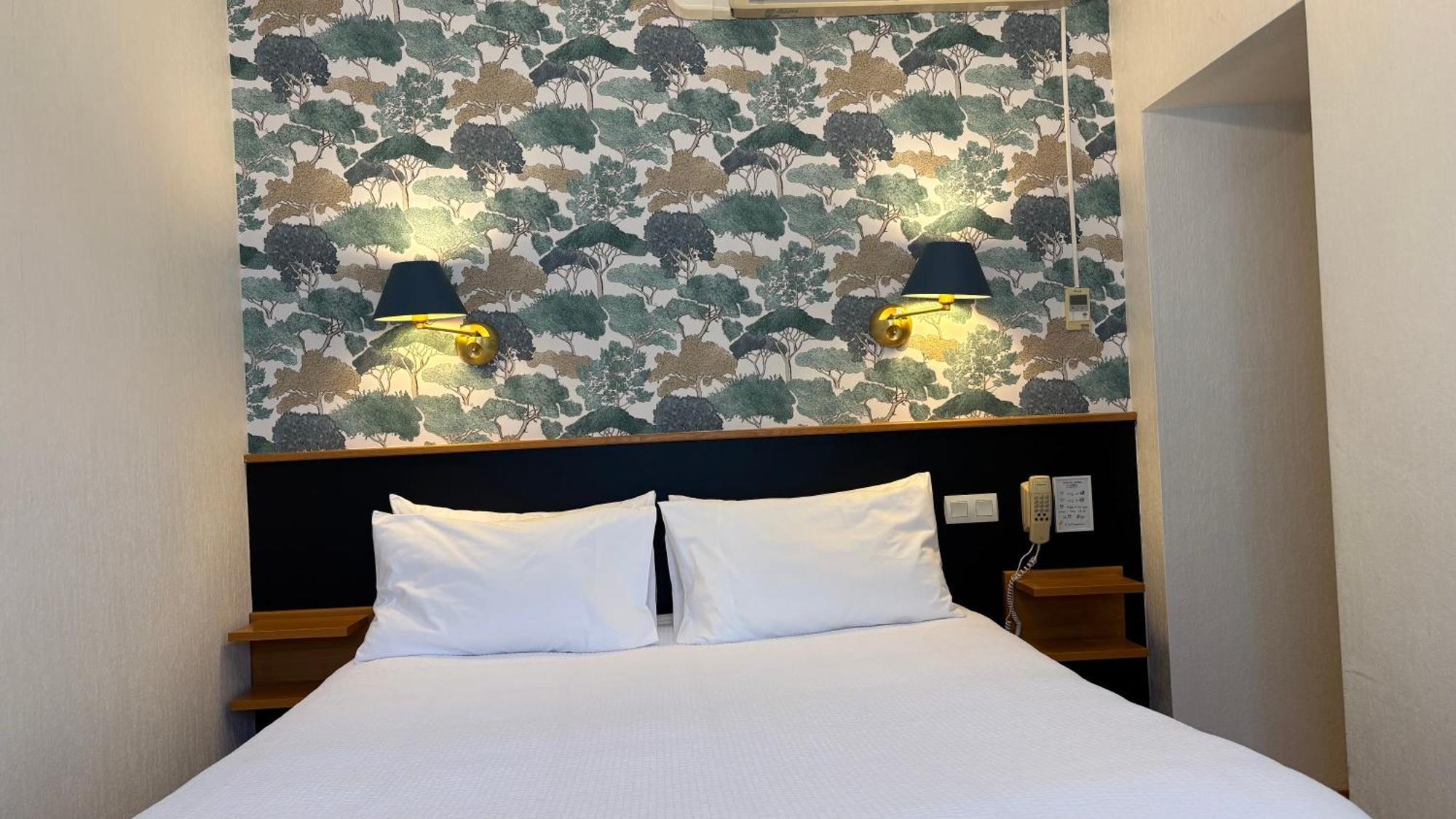 Logis Hotel Restaurant Grand Hotel De Lyon Вал-ле-Бан Екстериор снимка