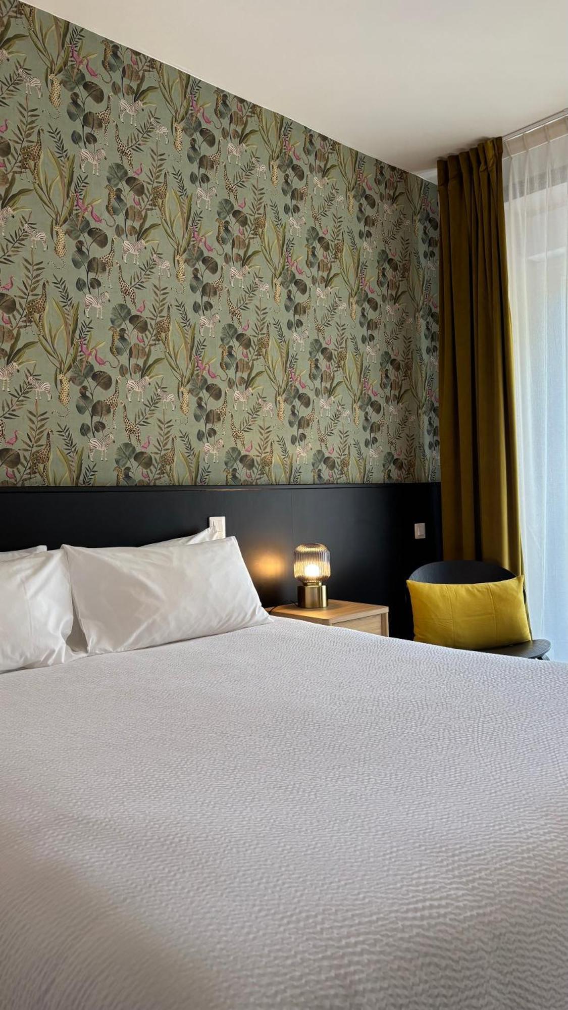 Logis Hotel Restaurant Grand Hotel De Lyon Вал-ле-Бан Екстериор снимка