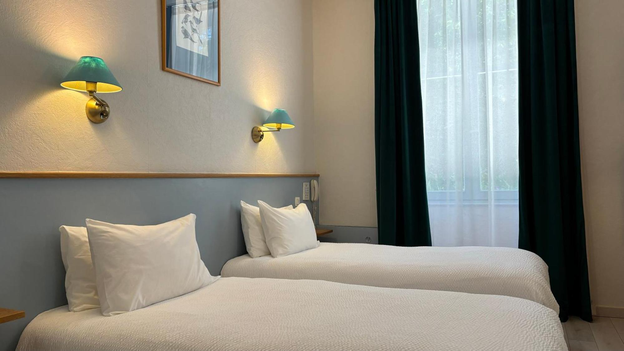 Logis Hotel Restaurant Grand Hotel De Lyon Вал-ле-Бан Екстериор снимка